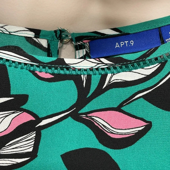 NWOT Apt. 9 3/4 Bell Sleeve Blouse Green Floral Print S - Picture 2 of 15